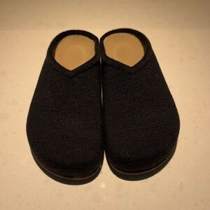 Rothy's Black Womens clogs - never worn